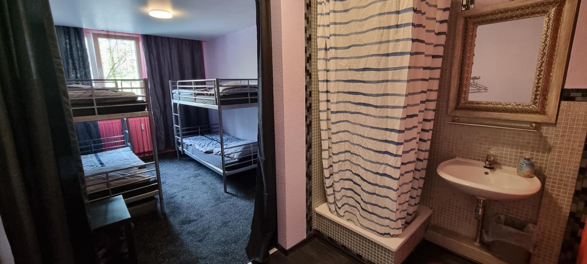 Quadruple Room Shower