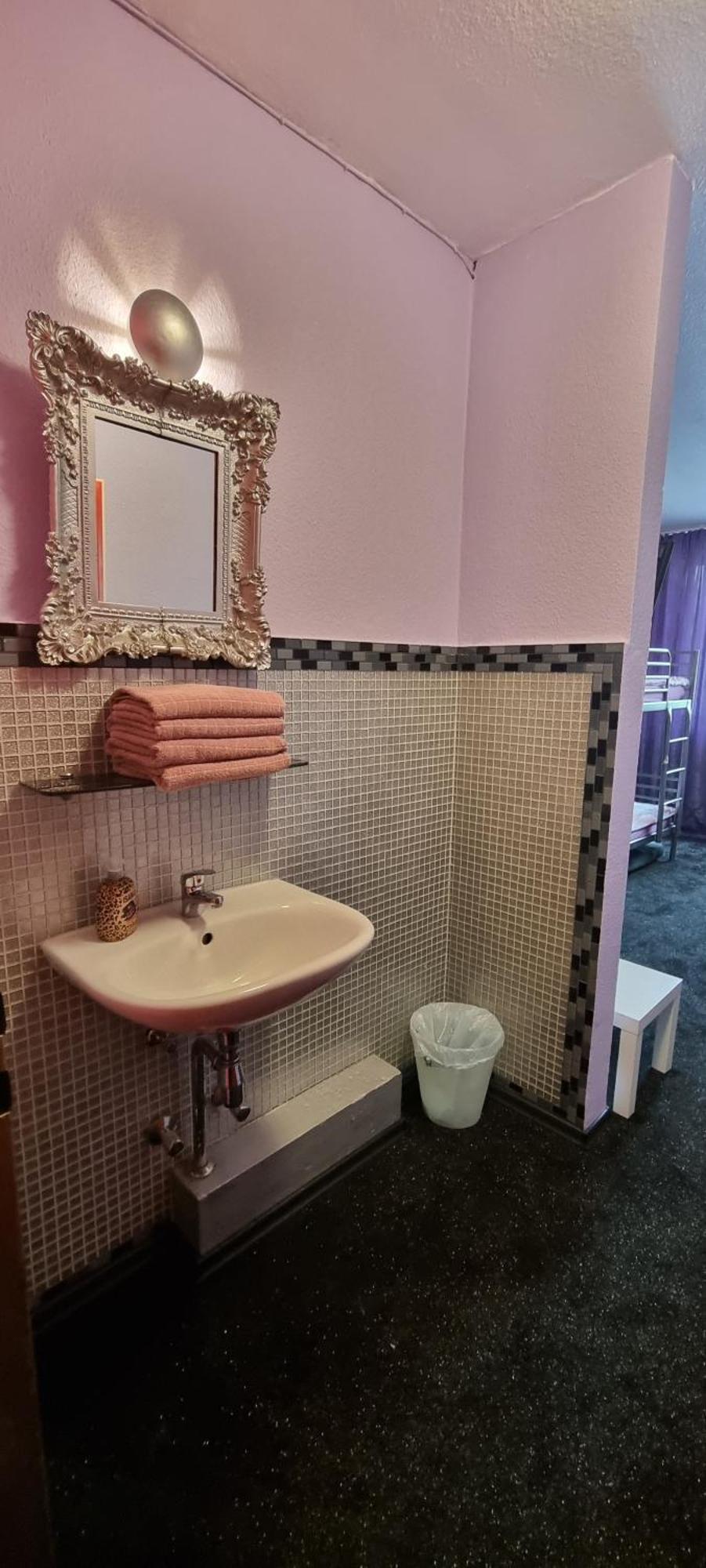 Quadruple Room Shower